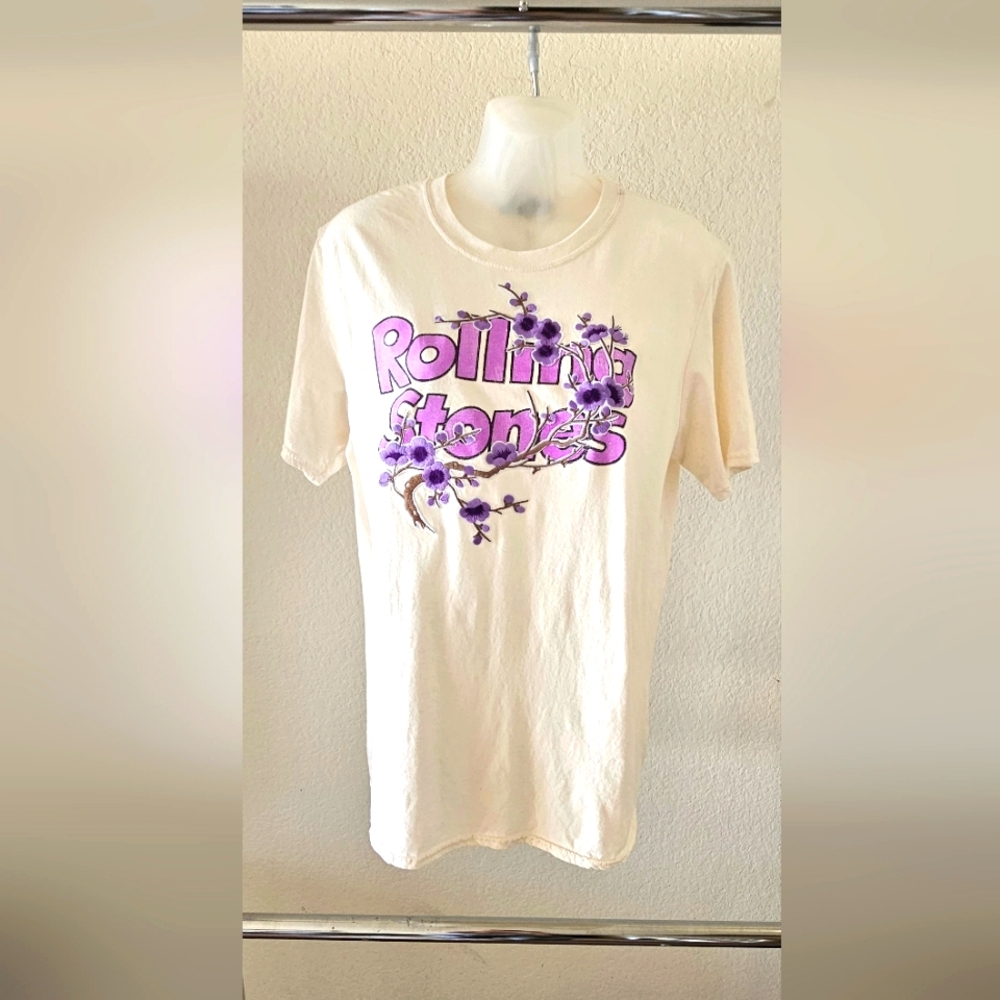 Rolling Stones Tee with Embroidered Appliques Size Medium
